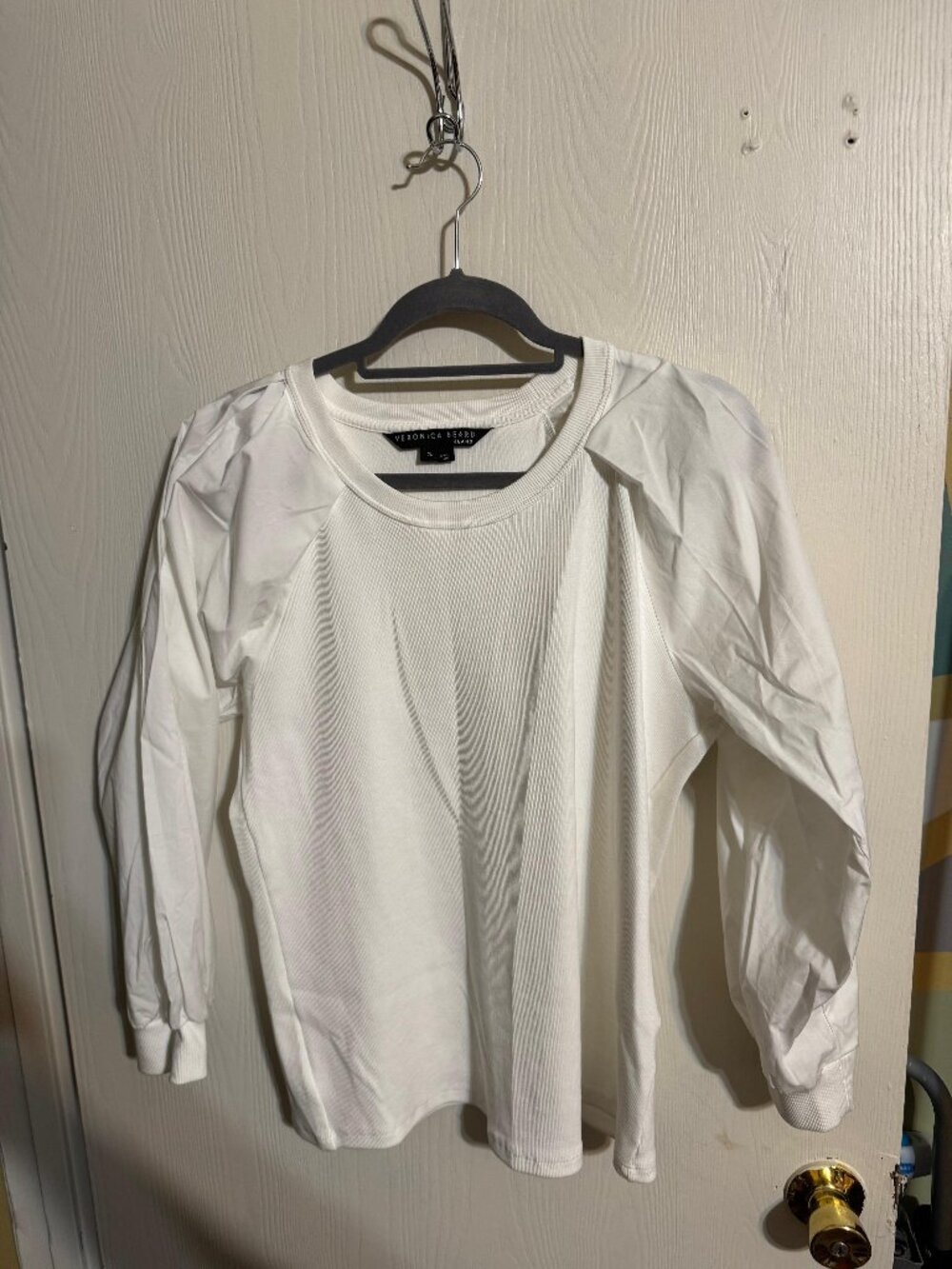 white Veronica Beard cotton top featuring puffed long sleeves and a crew necklin